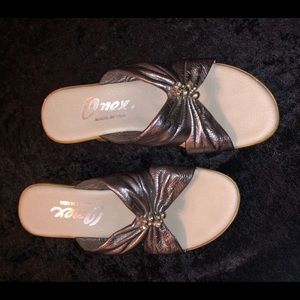 Onex Women’s Puffy Wedge Sandal